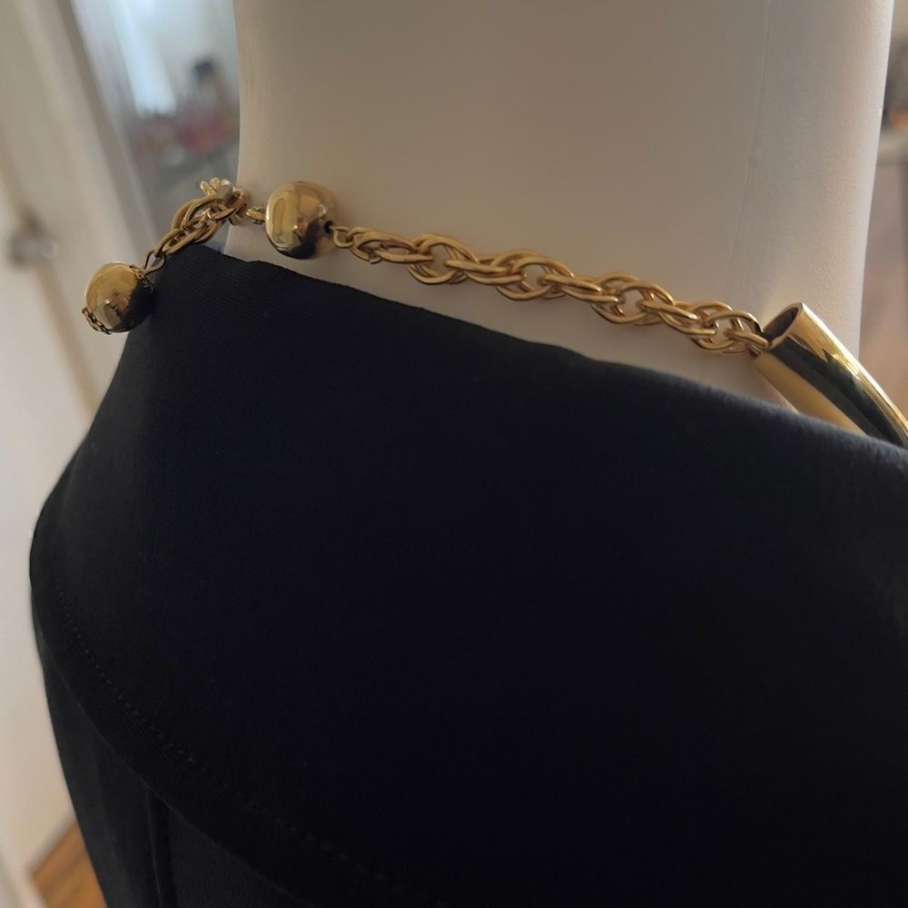 Gold tone vintage choker necklace and clip on earring set - Picture 5 of 9